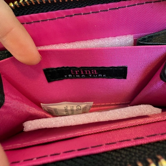 Trina Turk Black & White Leather Zip Wallet (New in Box) - Picture 5 of 10